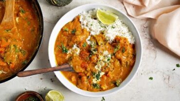 VIDEO: Creamy Indian Pumpkin Curry (Easy Vegan One Pot Recipe)