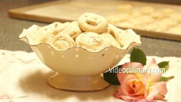 VIDEO: Hazelnut Meringue Italian Cookies – Brutti ma Buoni Kisses Recipe