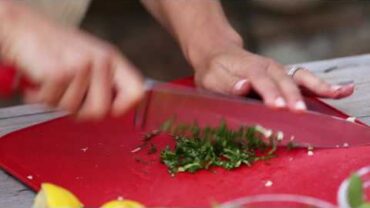 VIDEO: Flexible Tips: Basic Knife Skills For Safe Chopping | The Flexible Chef