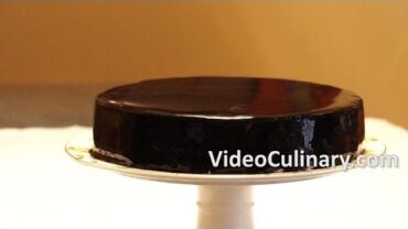VIDEO: Chocolate Mirror Glaze Recipe – Perfect for Cake Decorating