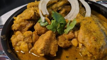 VIDEO: Chicken Curry Recipe/Chicken Curry with Coconut/Simple & Easy Chicken Curry