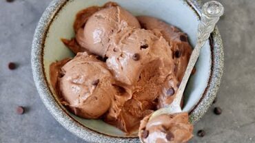 VIDEO: Vegan Chocolate Ice Cream Recipe (No Churn)