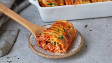 VIDEO: Vegan Lasagna Roll Ups Recipe With Hummus & Spinach