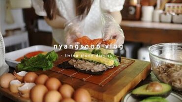 VIDEO: 집에서 하루종일 취미생활하는 자취일상 | 두툼한 연어메밀김밥, 초당옥수수 감자뇨끼 | 노들섬 다녀온 브이로그