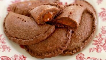 VIDEO: Chocolate Dulce de Leche Empanadas – Gemma’s Bigger Bolder Baking Ep  82
