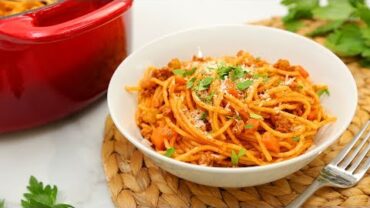 VIDEO: 3 Delicious One Pot Pastas | Spaghetti Bolognese, Pesto Penne, Ham & Swiss Farfalle!