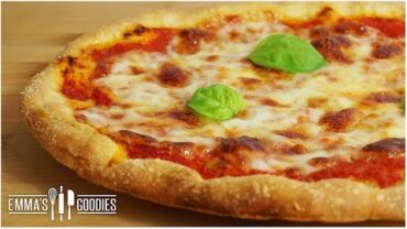 VIDEO: Authentic Italian Pizza Recipe ( Pizza Margherita & Pizza Bianca )