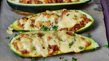VIDEO: Vegan Stuffed Zucchini Boats With Chickpeas (Easy Recipe)