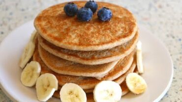 VIDEO: Easy Vegan Banana Oat Pancakes