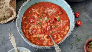 VIDEO: Easy Tomato Pasta Soup (Vegan Recipe)