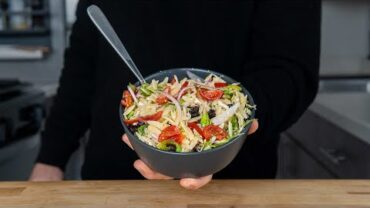 VIDEO: I eat the sh*t out of this Orzo Salad.