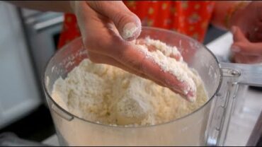 VIDEO: Easy Dessert Recipes: How to Make the Perfect Pie Crust – Weelicious