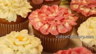 VIDEO: Easy Cupcakes Recipe – Buttercream Flowers & Roses Decoration