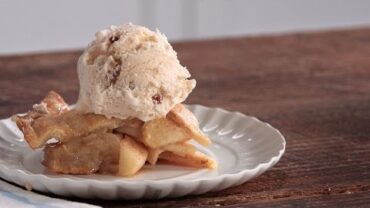 VIDEO: Easy Skillet Apple Pie | Southern Living