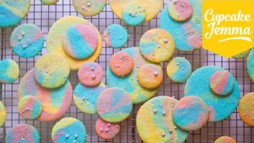 VIDEO: Psychadelic Rainbow Marble Cookies | Cupcake Jemma