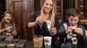 VIDEO: The Flexible Chef | Yogurt and Granola Breakfast Parfait