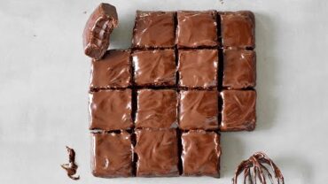 VIDEO: Simple No-Bake Brownies (Vegan, Gluten-Free, Healthy)