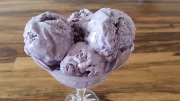 VIDEO: How to Make Blueberry Ice Cream Without an Ice Cream Machine