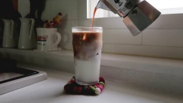 VIDEO: 굿모닝! 아이스 라떼 Good Morning! Iced Caffe Latte