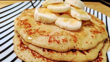 VIDEO: How to make pancakes | Banana Oats Pancakes Recipe | Easy Pancake recipe |soft and fluffy pancakes