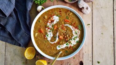 VIDEO: The Best Vegan Lentil Soup (so yummy and easy)