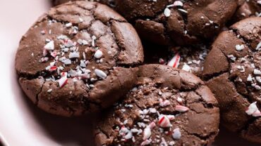 VIDEO: Peppermint Brownie Cookies Recipe by Jesse • Holiday Cookie Countdown • Tasty