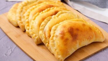 VIDEO: Stuffed calzones: they are perfect for a quick and delicioous dinner!