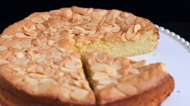 VIDEO: Easy Flourless Almond Cake Recipe