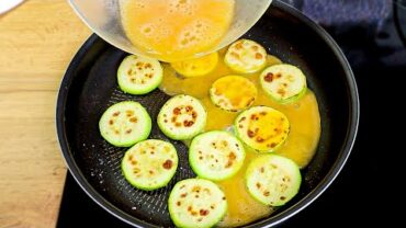 VIDEO: 1 Zucchini, 2 Eier und das Frühstück ist fertig! Schnelle Zucchini Rezepte in wenigen Minuten!