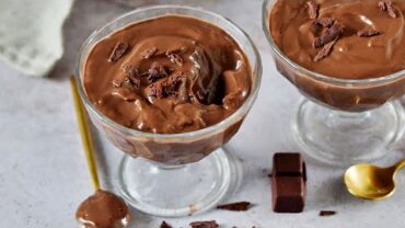 VIDEO: The Best Vegan Chocolate Pudding (Easy Recipe)