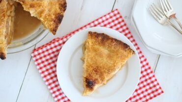 VIDEO: Classic Old-Fashioned Apple Pie – Everyday Food with Sarah Carey