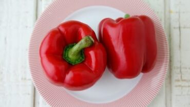 VIDEO: How To Roast A Red Bell Pepper – Quick Cooking Tips – Weelicious