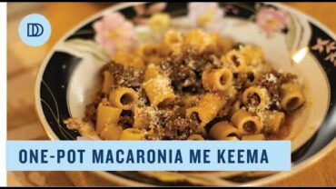 VIDEO: Greek-Style One Pot Pasta with Meat Sauce: Macaronia me Keema