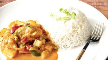 VIDEO: 15-Minute Thai Yellow Curry – Using Pantry Items!! (Vegan)