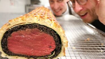 VIDEO: Is this the Best Beef Wellington in the World? Food Busker | John Quilter