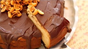 VIDEO: Peanut Butter & Chocolate Cheesecake with Oreo Crust – Gemma’s Bigger Bolder Baking Ep. 19