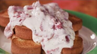 VIDEO: Creamed Chipped Beef & Toast | Southern Living
