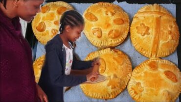VIDEO: Nigerian Meat Pies for the Family | Flo Chinyere