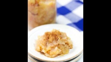 VIDEO: Homemade applesauce 🍎 is one of the easiest recipes you can make from scratch. #shorts