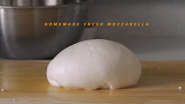 VIDEO: 도전! 집에서 모짜렐라 치즈 만들기 : Homemade Fresh Mozzarella | Honeykki 꿀키