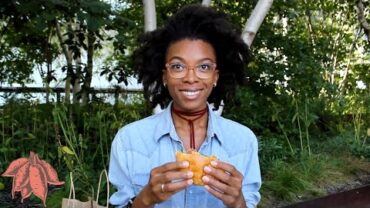 VIDEO: Vegan Eats a Burger for the First Time! | Impossible Burger Review