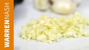 VIDEO: How to Mince Garlic – Fast and with a Knife – Warren Nash