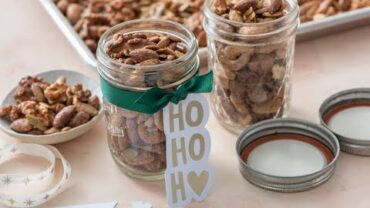 VIDEO: Pumpkin Spiced Nuts and Seeds – Handmade Holiday Gifts – Weelicious