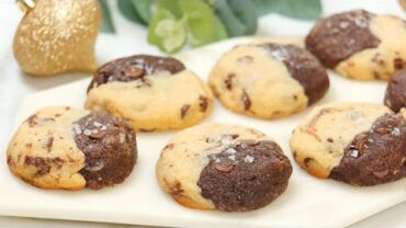 VIDEO: INCREDIBLE Brownie Chocolate Chip Christmas Cookies | Edible Gift Idea for Holidays