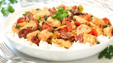 VIDEO: Mediterranean Chicken & Rice | 20 Minute Dinner Idea | Healthy + Easy Recipes