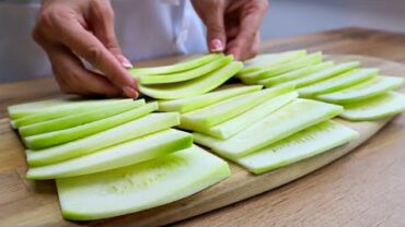 VIDEO: Jeder liebt dieses einfache und günstige Rezept! Nur wenige Leute kochen so ein Abendessen! Zucchini