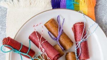 VIDEO: How to Make Homemade Fruit Roll Ups for Kids – Healthy Snack Recipes – Weelicious