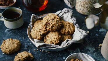 VIDEO: Vegan and Gluten Free Oatmeal Cookies: Easy and Quick