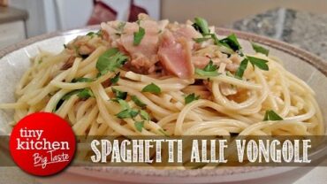 VIDEO: Spaghetti alle Vongole (Spaghetti with Clams) // Tiny Kitchen Big Taste