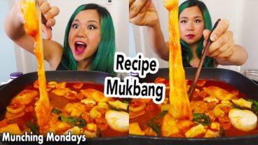 VIDEO: STRETCHY AF RICE CAKES!!! (Kirimochi Tteokbokki Mukbang Vegan) // Munching Mondays Ep.42
